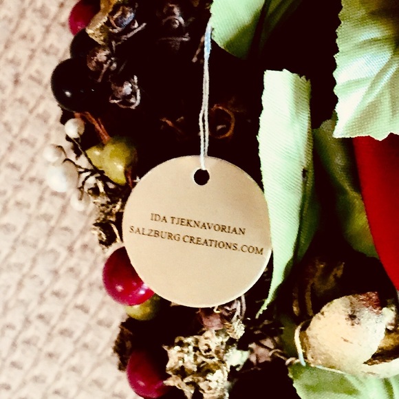 MacKenzie - Childs 𝐼𝑑𝑎 𝑆𝑐𝘩𝑙𝑜𝑠𝑠𝑏𝑒𝑟𝑔 Berry & Cone Wreath - Picture 5 of 9